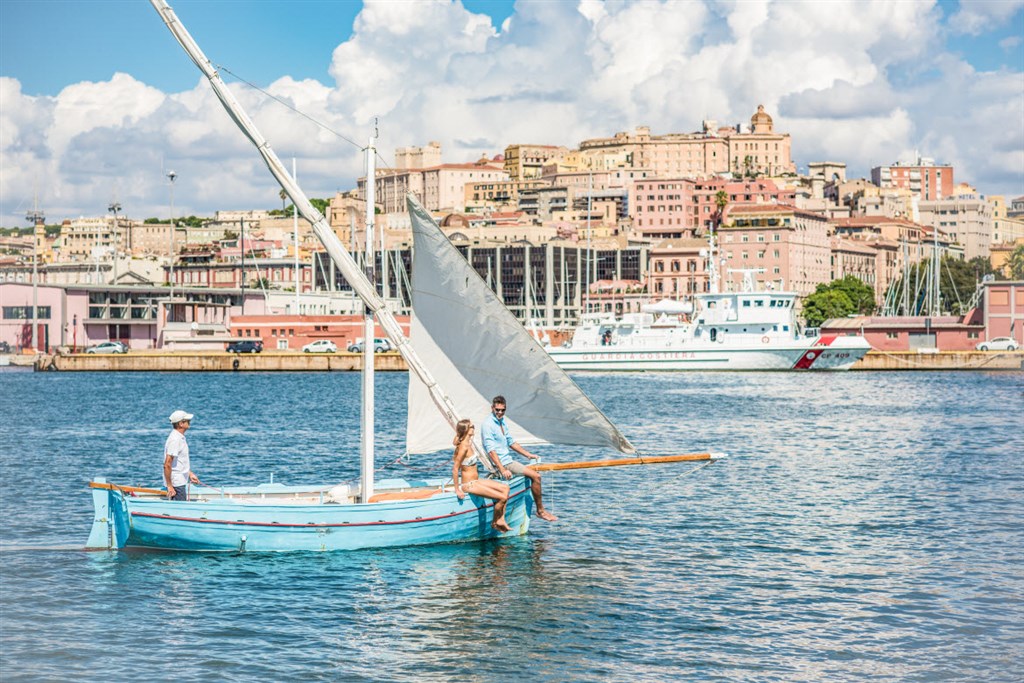 Plavba lodí, Cagliari, Sardinie