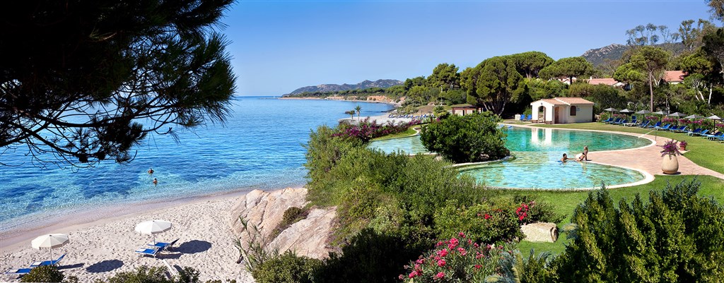 Bazén u pláže, Santa Margherita di Pula, Sardinie