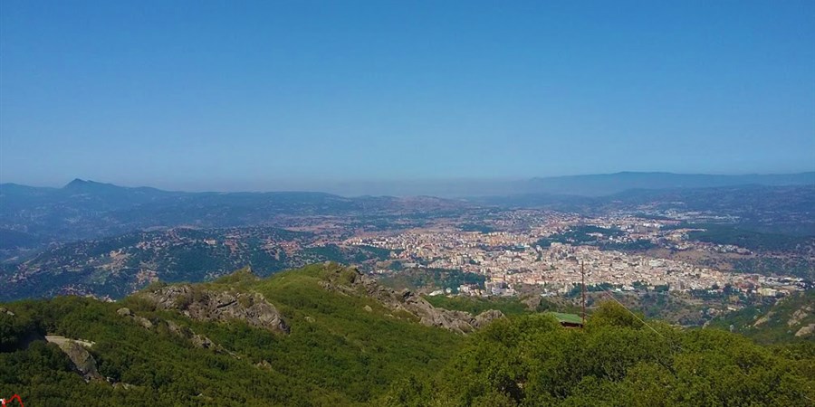 Pohled na město z hory Ortobene