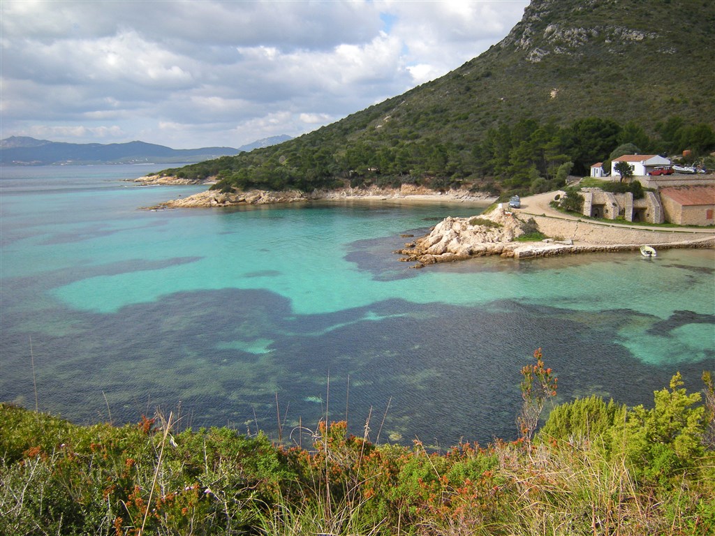 Zátoka Cala Moresca v Golfo Aranci