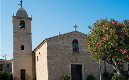 COSTA SMERALDA - San Pantaleo - Kostel v San Pantaleo