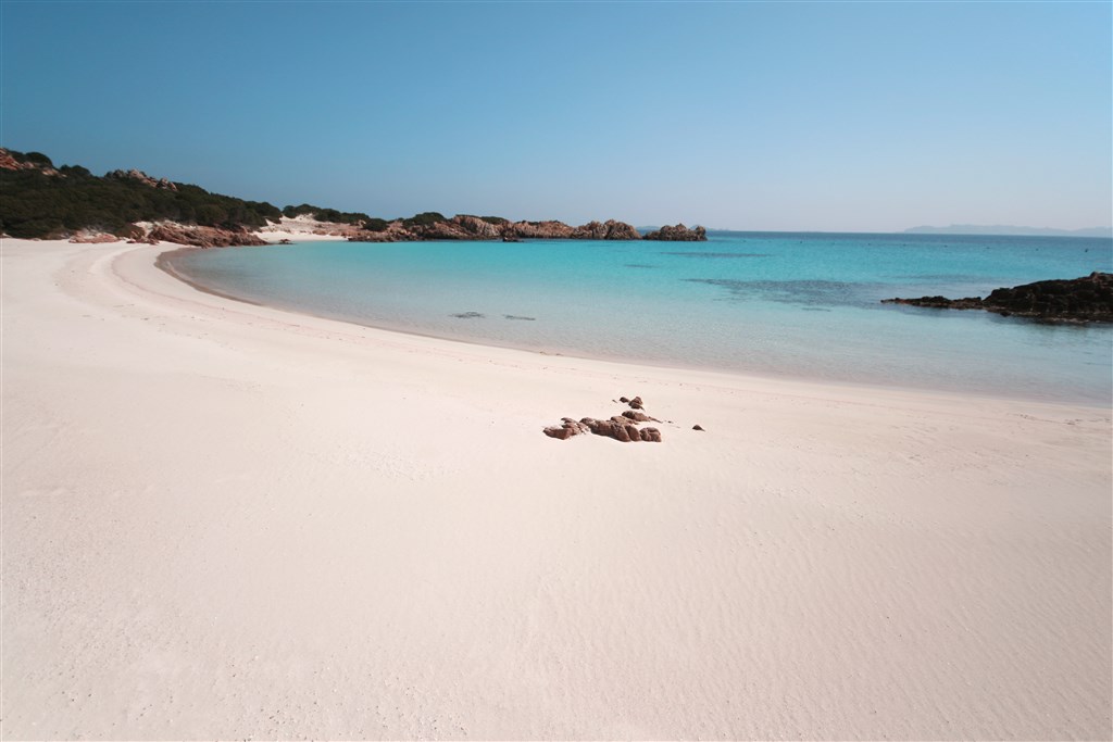 Cala Rosa v souostroví La Maddalena