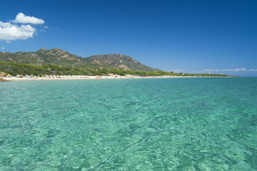 Pobřeží Santa Margherita di Pula (zdroj:sardegnaturismo.it)