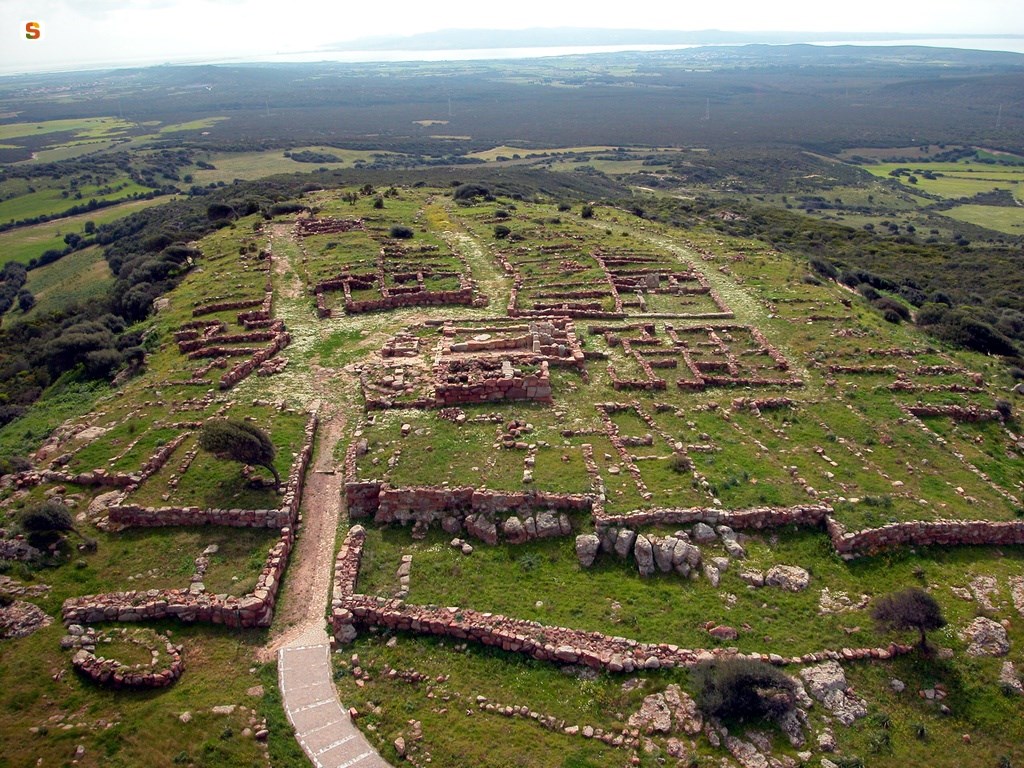 Monte Sirai (zdroj:sardegnaturismo.it)