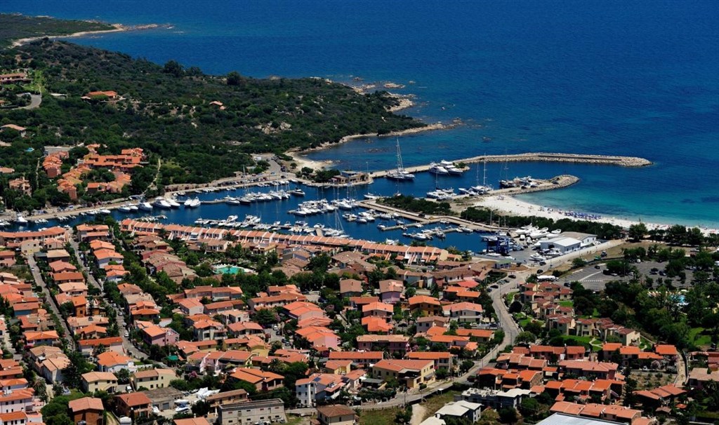 Pohled na Porto Ottiolu (zdroj: sardegnaturismo.it)