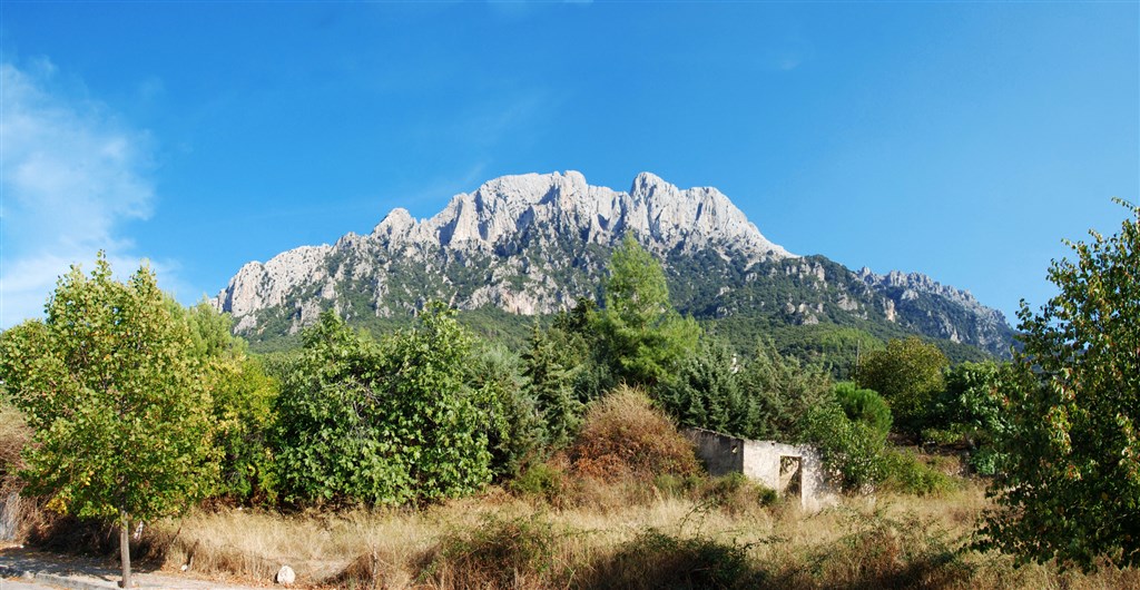 Horský masiv Corrasi (zdroj: sardegnaturismo.it)