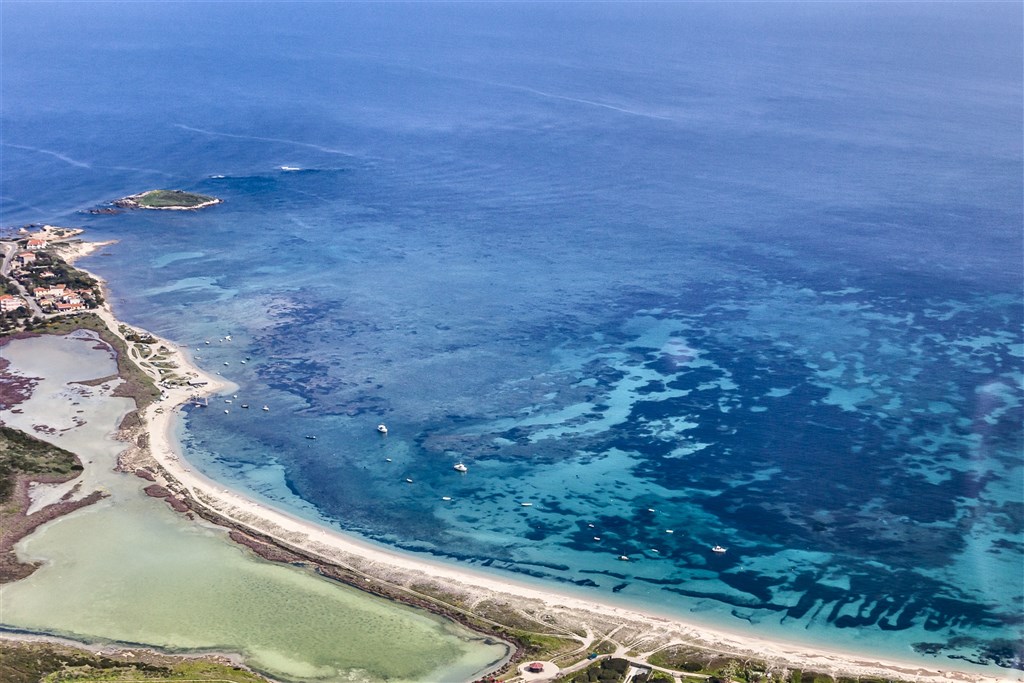 Letecký pohled na San Vero MIlis (zdroj: sardegnaturismo.it)