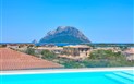 Residence Porto San Paolo - Výhled od bazénu, Porto San Paolo, Sardinie