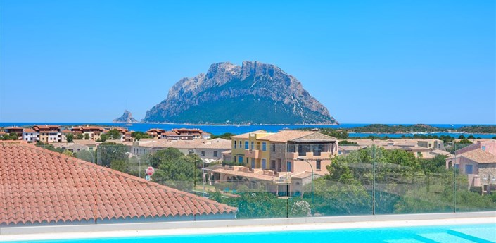 Residence Porto San Paolo - Výhled od bazénu, Porto San Paolo, Sardinie