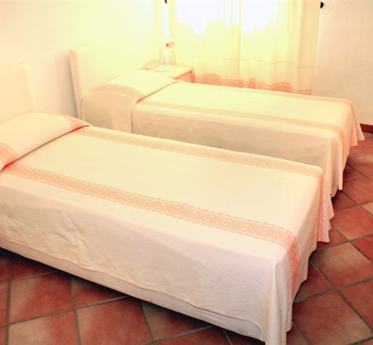 Ložnice v apartmánu TRILO, Punta Marana, Sardinie