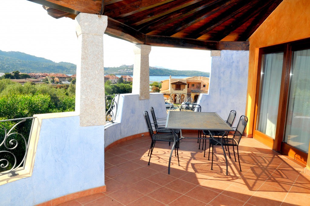 Terasa apartmánu, Golfo di Marinella, Sardinie