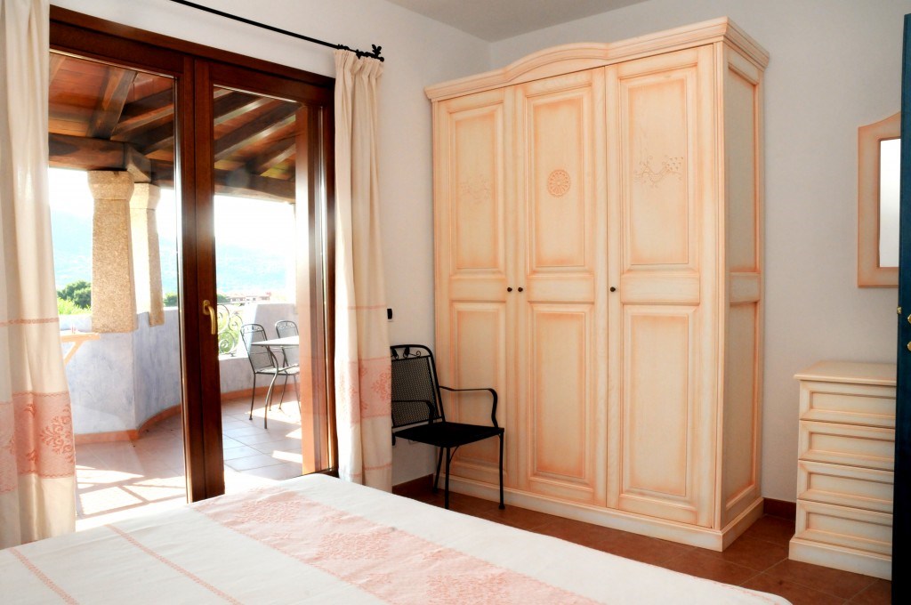 Ložnice v apartmánech VIP, Punta Marana, Sardinie