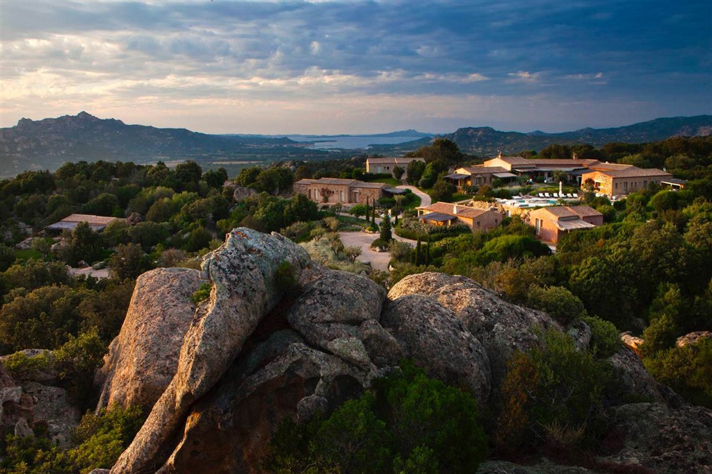 Příroda v okolí hotelu, San Pantaleo, Sardinie