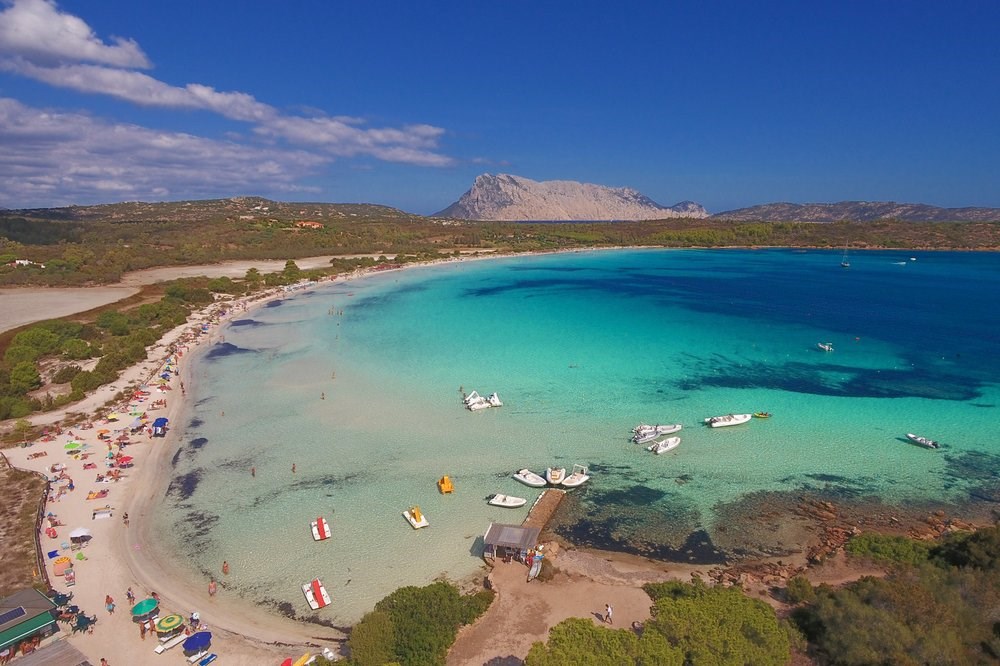 Pohled na oblast, Capo Coda Cavallo, Sardinie