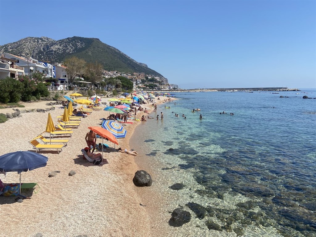 Pláž v Cala Gonone, Cala Gonone, Sardinie