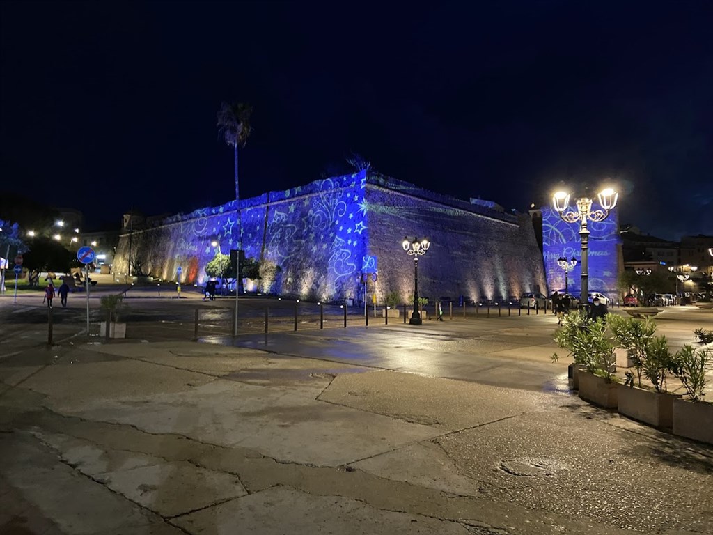 Vánoční výzdoba v centru, Alghero, Sardinie