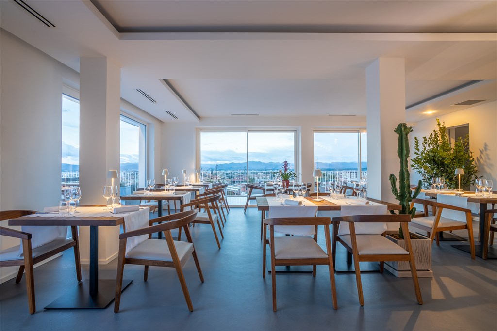 Rooftop restaurace, Olbia, Sardinie