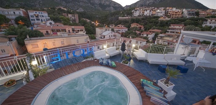 Hotel Bue Marino - Střešní Jacuzzi, Cala Gonone, Sardinie