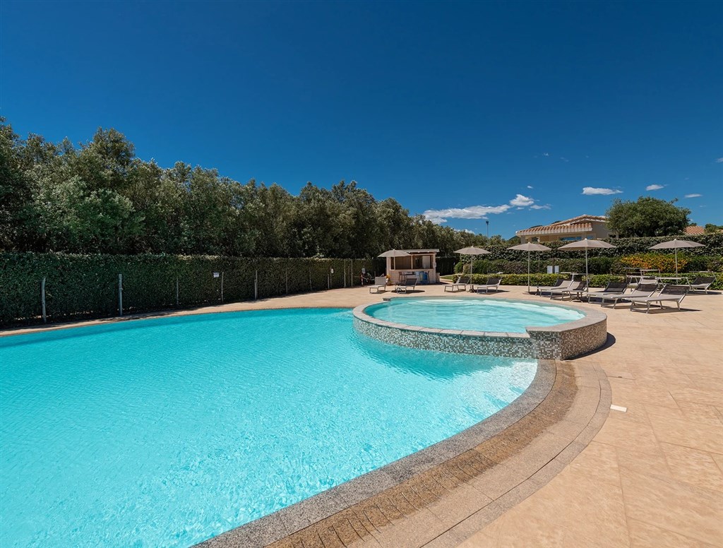 Společný bazén pro vily standard a superior, Cardedu, Sardinie