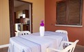 Residence Torre - Terasa jednoho z apartmánů, Isola Rossa, Sardinie