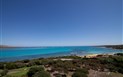 Hotel Club Esse Roccaruja - Panoramatický pohled na hotelovou pláž, Stintino, Sardinie