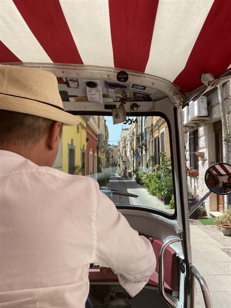 Cagliari čtvrť Marina - tuk tuk