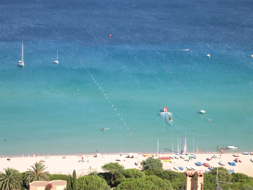 Pláž v Costa Rei, Costa Rei, Sardinie