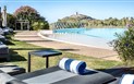 Veridia Resort - Lehátka u bazénu, Chia, Sardinie