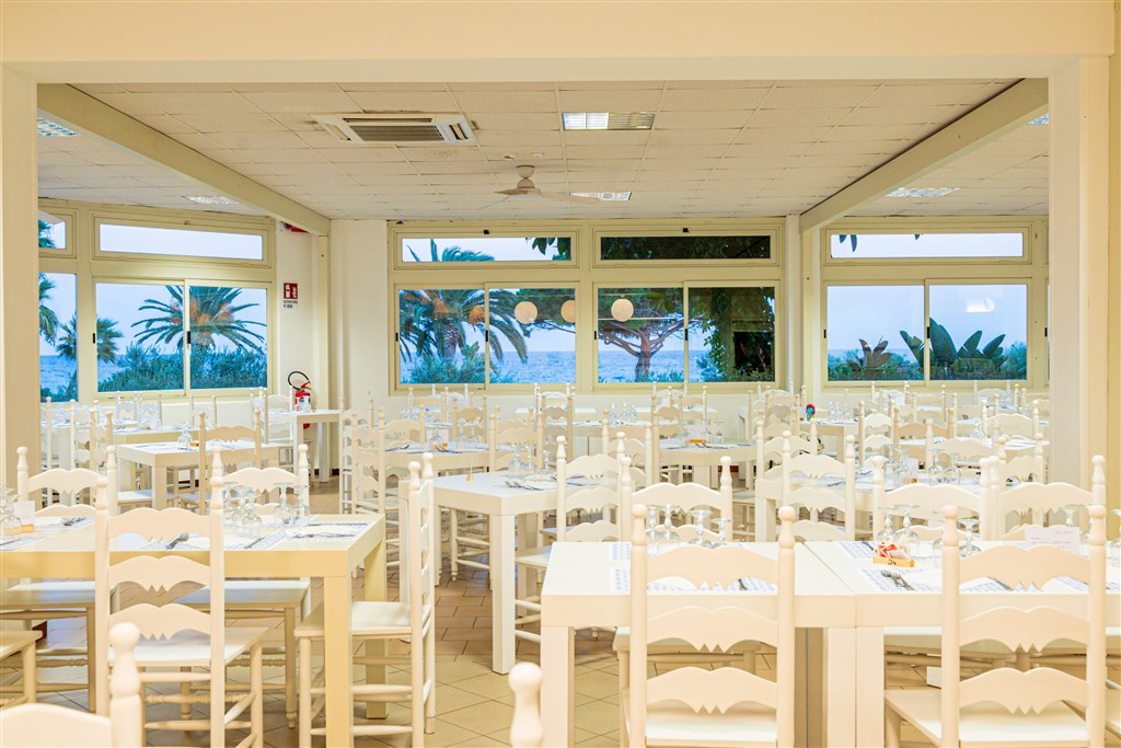 Restaurace Moby s výhledem na moře, Costa Rei, Sardinie