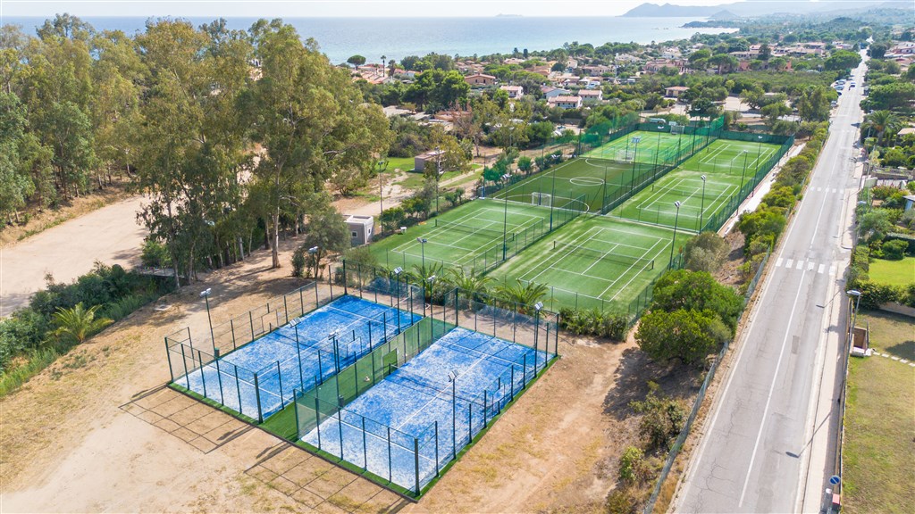 Tenisové a padel kurty, Costa Rei, Sardinie