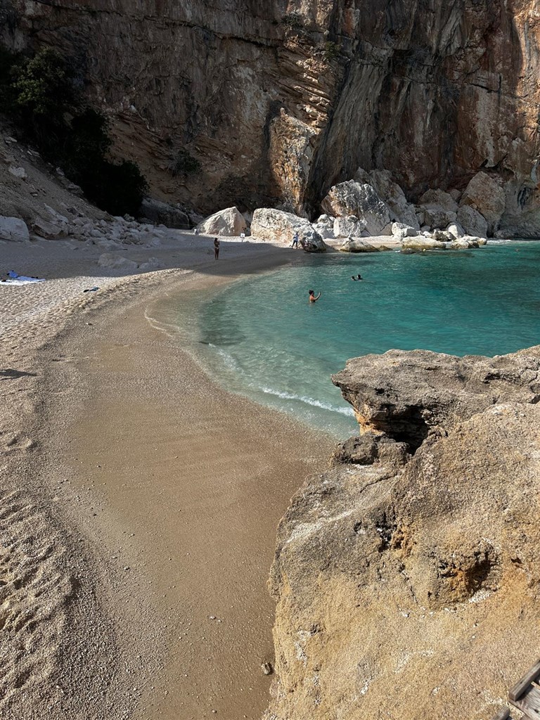 Pláž Cala Mariolu, Sardinie