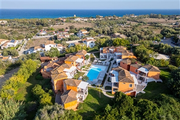 Letecký pohled na hotel, Bari Sardo, Sardinie