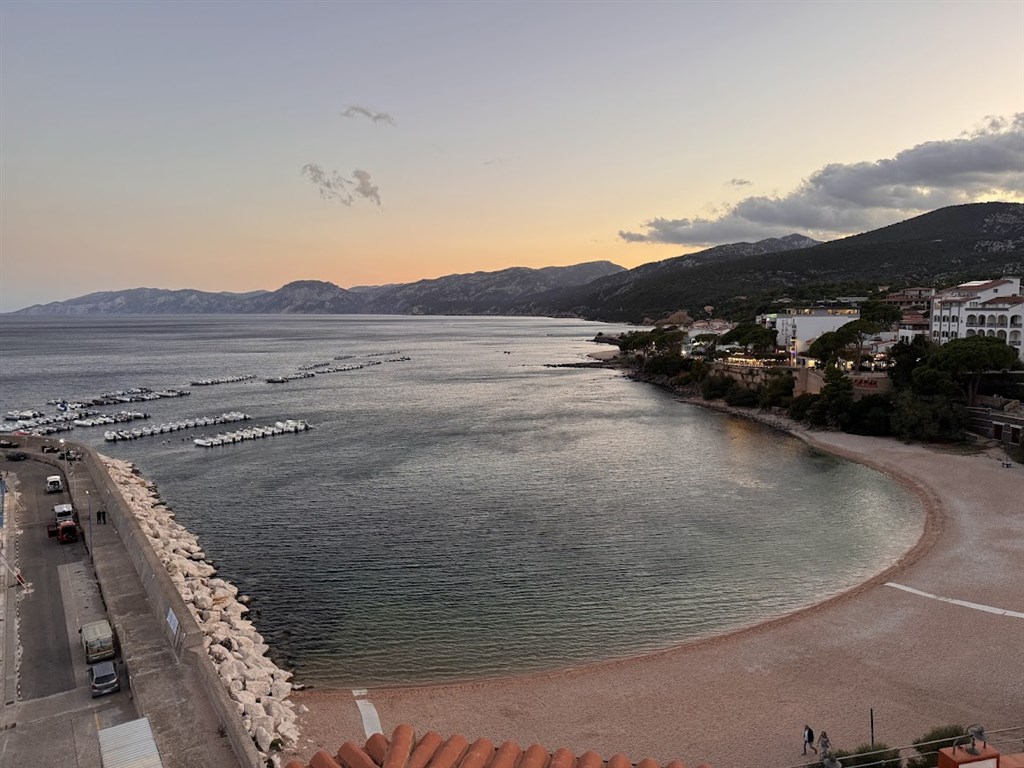 Pláž v Cala Gonone, Cala Gonone, Sardinie