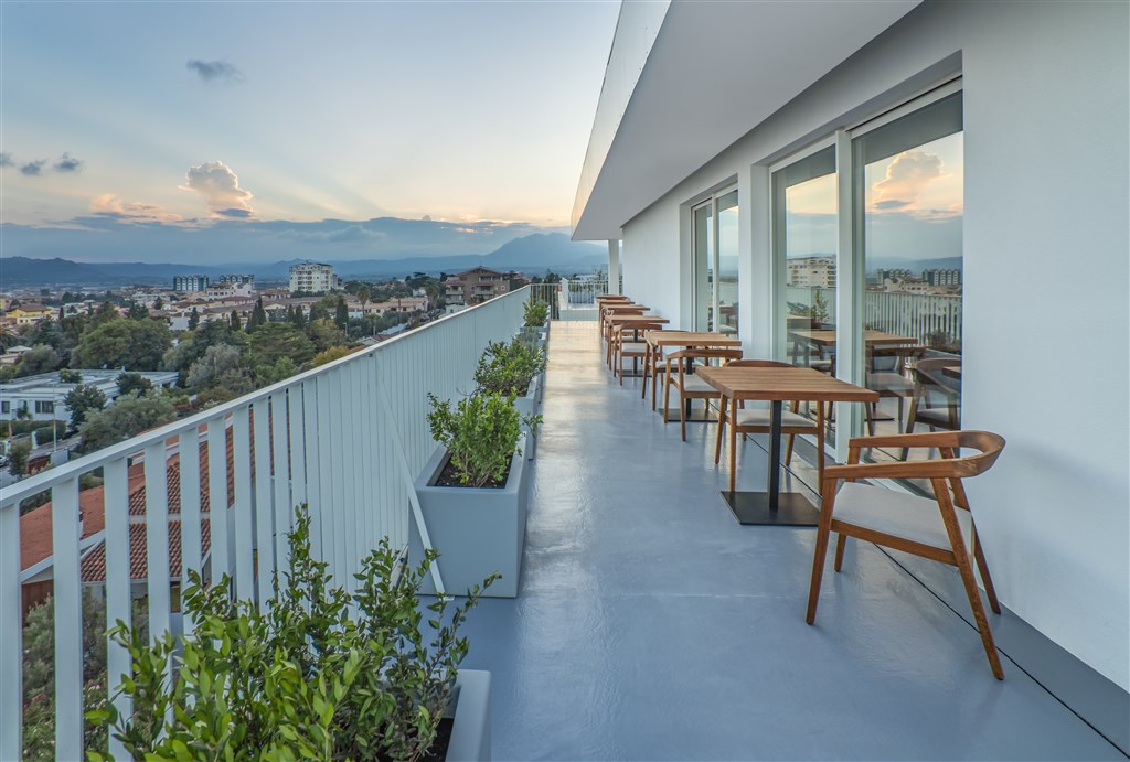 Rooftop restaurace, Olbia, Sardinie