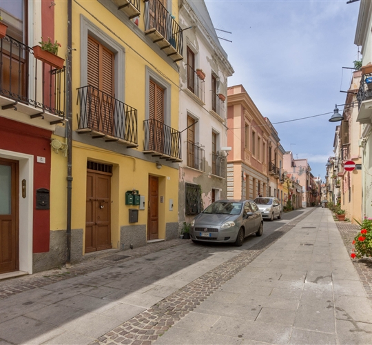 Ulice před domem, Cagliari, Sardinie