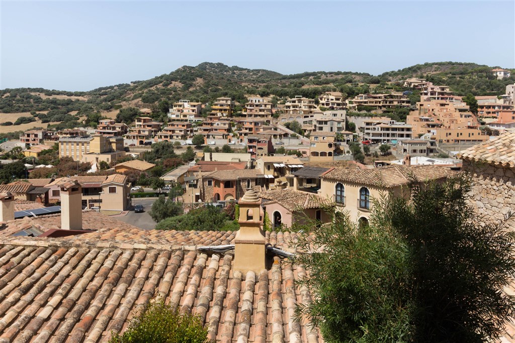 Výhled na město, Villasimius, Sardinie