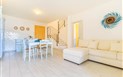 Apartmán Pavoncelle - Kuchyňský kout s obývací částí, Villasimius, Sardinie