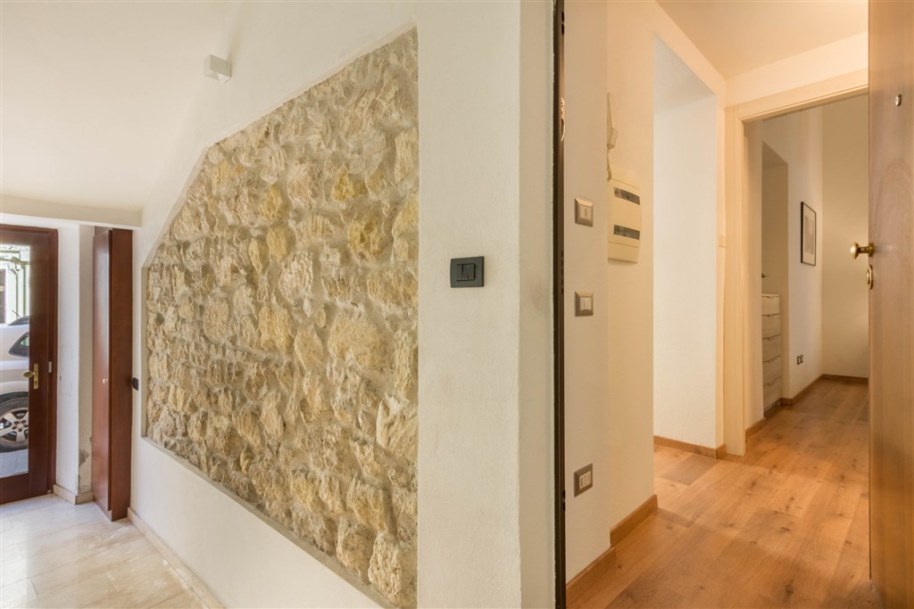 Vstup do apartmánu, Cagliari, Sardinie