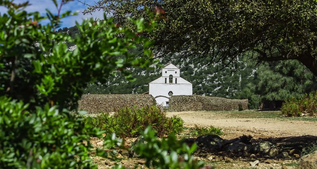 Venkovský kostel, Santa Maria Navarrese, Sardinie