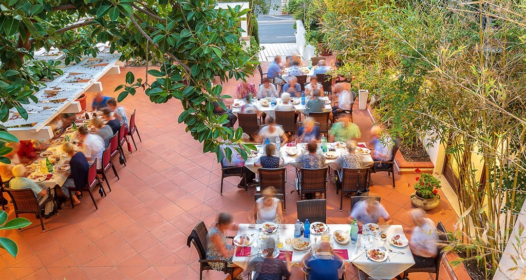 Hotelová restaurace, Santa Maria Navarrese, Sardinie