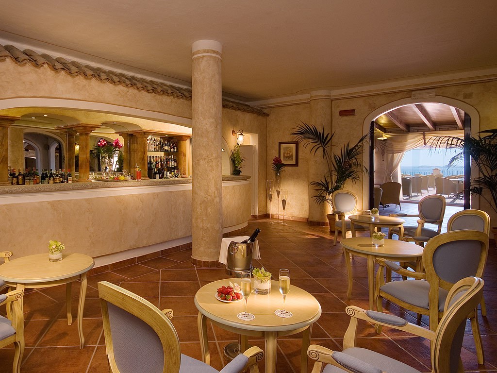 Lobby bar - hotel Colonna Resort, Porto Cervo, Sardinie