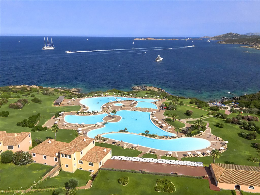 Bazény - hotel Colonna Resort, Porto Cervo, Sardinie