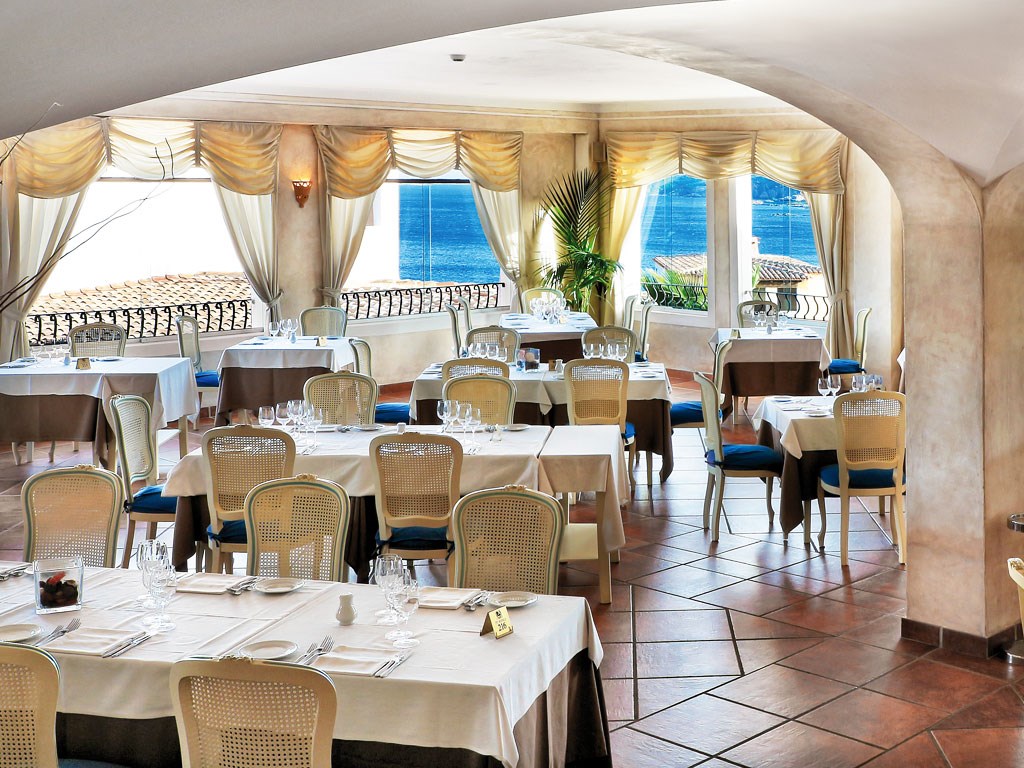 Restaurace - hotel Colonna Resort, Porto Cervo, Sardinie