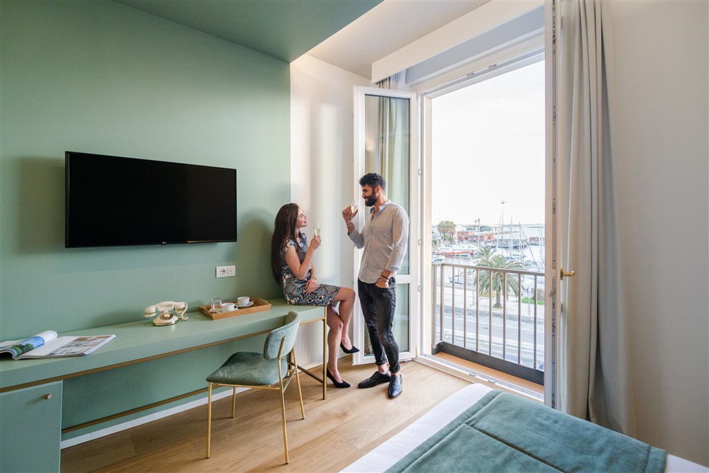 Pokoj JUNIOR SUITE S VÝHLEDEM NA MOŘE, Cagliari, Sardinie