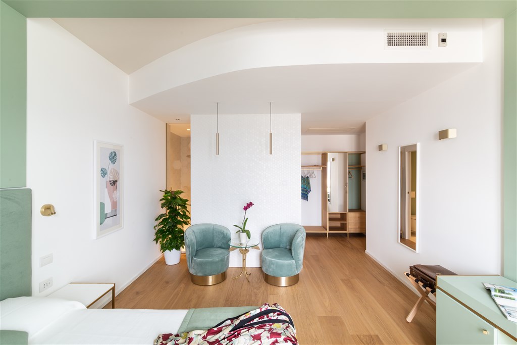 Pokoj JUNIOR SUITE S VÝHLEDEM NA MOŘE, Cagliari, Sardinie