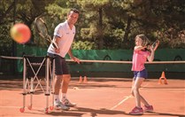 Dětská tenisová akademie (5-10 let) - Hvězdná škola HEAD - Forte Village Resort - Santa Margherita di Pula