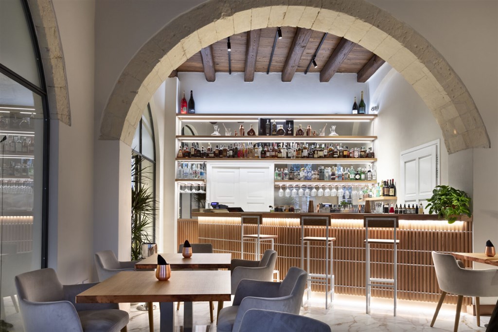 Hotelový bar, Cagliari, Sardinie