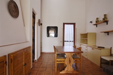 Interiér jednoho z apartmánů, Costa Rei, Sardinie