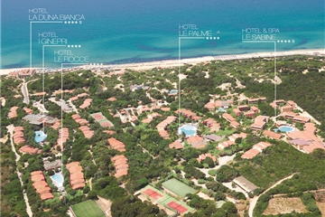Letecký pohled na resort, Badesi, Sardinie