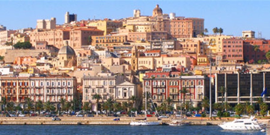 Pohled na město Cagliari (fonte: archiv)